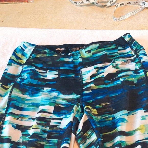 Avia Blue and Green Print Workout Capris .Good Condition  Size Medium - Picture 2 of 8